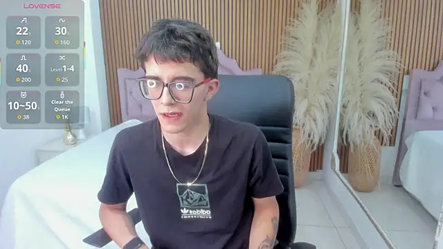 Snapshot of TylerCross_ chatting on 21, 4, 2026 TylerCross online show from 21, 4, 2026