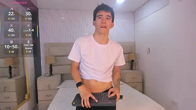 Snapshot of TylerCross_ chatting on 22, 4, 2026 TylerCross online show from 22, 4, 2026