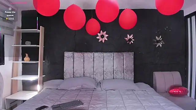 Snapshot of TylerCross_ chatting on 26, 4, 2026 TylerCross online show from 26, 4, 2026