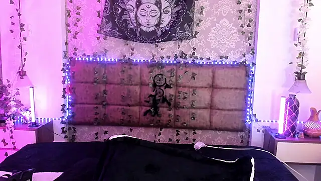 Snapshot of Vickmoon chatting on 1, 4, 2026 Vickmoon online show from 1, 4, 2026