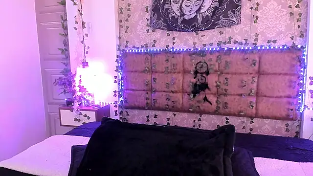 Snapshot of Vickmoon chatting on 19, 4, 2026 Vickmoon online show from 19, 4, 2026