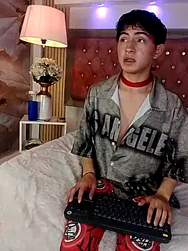 Snapshot of Cristopher_Wild chatting on 7, 4, 2026 Cristopher Wild online show from 7, 4, 2026