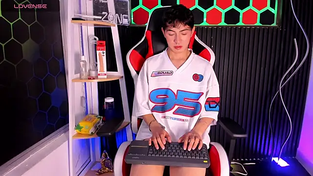 Snapshot of Cristopher_Wild chatting on 7, 4, 2026 Cristopher Wild online show from 7, 4, 2026