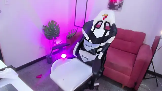 Snapshot of lexy_the_best chatting on 15, 4, 2026 lexy the best online show from 15, 4, 2026