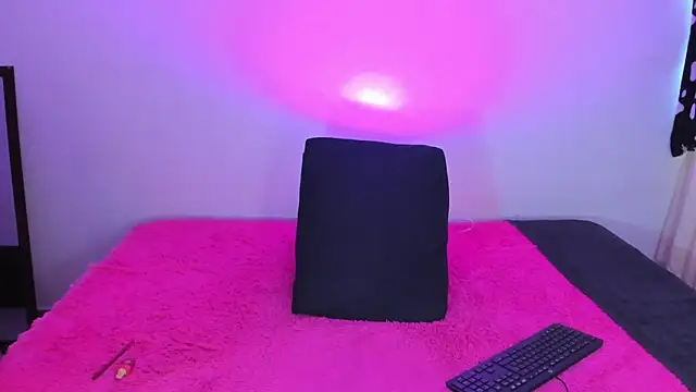 Snapshot of NatyVelt chatting on 9, 4, 2026 NatyVelt online show from 9, 4, 2026