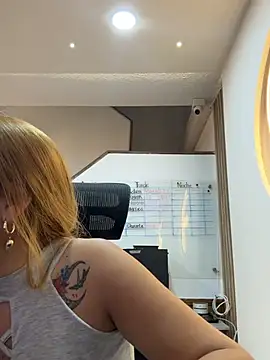 Lia Sterling online show from 23, 4, 2026
