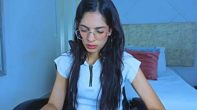 Snapshot of j_belle_ chatting on 25, 4, 2026 j belle online show from 25, 4, 2026