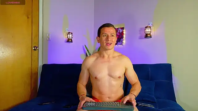 Snapshot of Andreew_falcon chatting on 24, 4, 2026 Andreew falcon online show from 24, 4, 2026