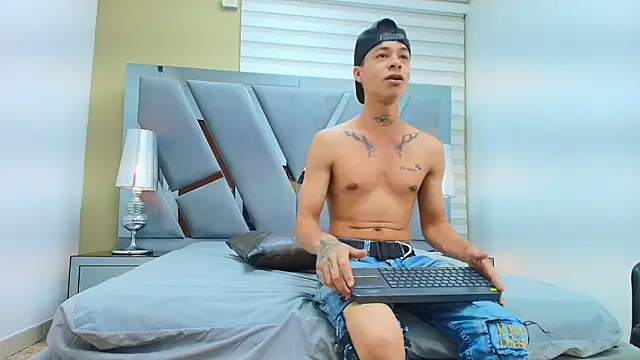 Snapshot of HENRY_GREEN2 chatting on 1, 4, 2026 HENRY GREEN2 online show from 1, 4, 2026