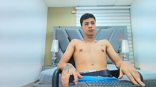 Snapshot of HENRY_GREEN2 chatting on 10, 4, 2026 HENRY GREEN2 online show from 10, 4, 2026