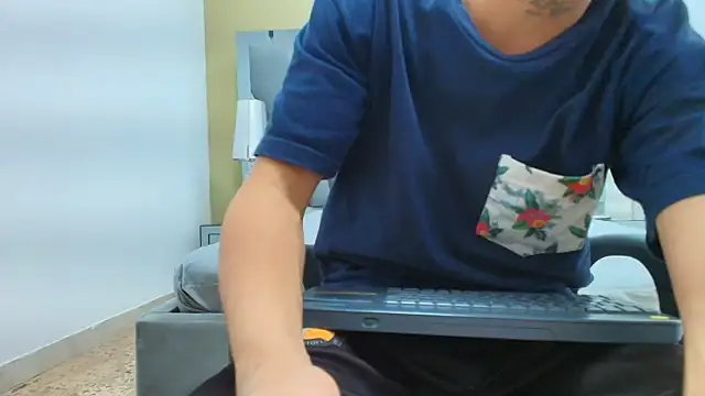 Snapshot of HENRY_GREEN2 chatting on 21, 4, 2026 HENRY GREEN2 online show from 21, 4, 2026