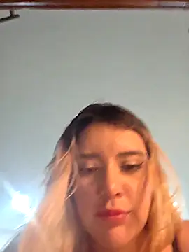 Snapshot of EliseColeman chatting on 15, 4, 2026 EliseColeman online show from 15, 4, 2026