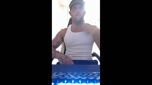 Snapshot of SecretsNextDoor chatting on 4, 4, 2026 SecretsNextDoor online show from 4, 4, 2026