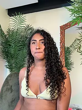 Snapshot of SoyJuliana_19 chatting on 15, 3, 2026 SoyJuliana 19 online show from 15, 3, 2026