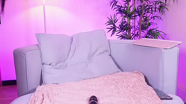 Snapshot of Zooe8 chatting on 4, 4, 2026 Zooe8 online show from 4, 4, 2026