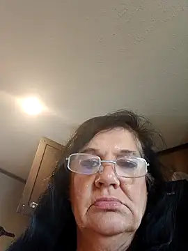 DearestOregano9999 online show from 5, 4, 2026