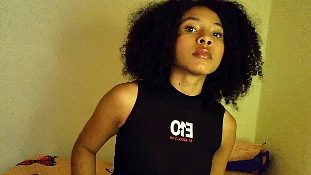 Snapshot of Larita_curly chatting on 27, 3, 2026 Larita curly online show from 27, 3, 2026