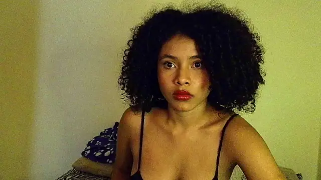 Snapshot of Larita_curly chatting on 5, 4, 2026 Larita curly online show from 5, 4, 2026