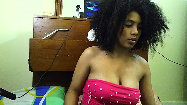 Snapshot of Larita_curly chatting on 24, 4, 2026 Larita curly online show from 24, 4, 2026