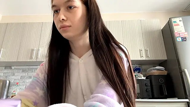 Snapshot of LaraDraggoo chatting on 9, 3, 2026 LaraDraggoo online show from 9, 3, 2026