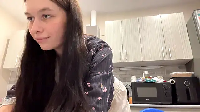 Snapshot of LaraDraggoo chatting on 3, 4, 2026 LaraDraggoo online show from 3, 4, 2026