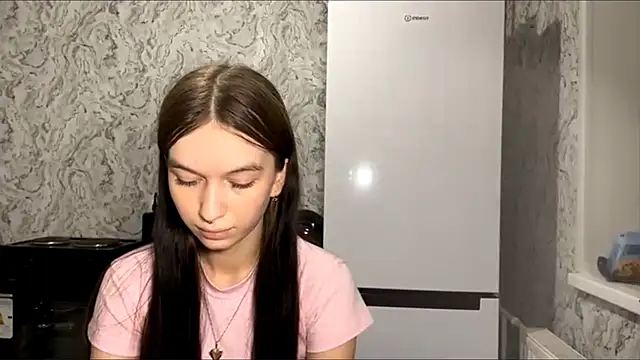 Snapshot of LaraDraggoo chatting on 18, 4, 2026 LaraDraggoo online show from 18, 4, 2026