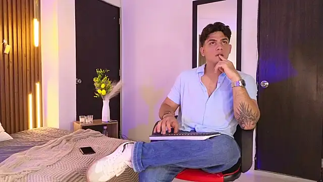 Snapshot of MrAdonis_ chatting on 6, 4, 2026 MrAdonis online show from 6, 4, 2026