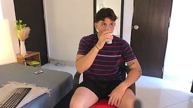 Snapshot of MrAdonis_ chatting on 7, 4, 2026 MrAdonis online show from 7, 4, 2026