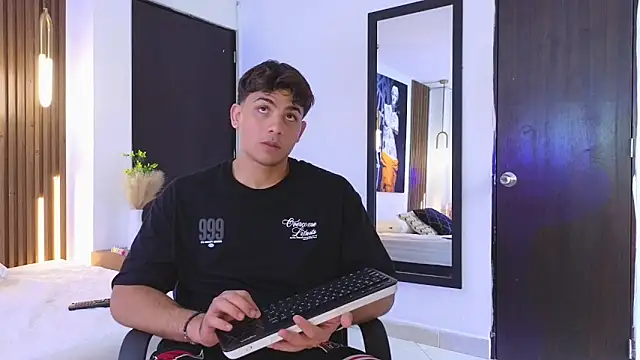 Snapshot of MrAdonis_ chatting on 10, 4, 2026 MrAdonis online show from 10, 4, 2026