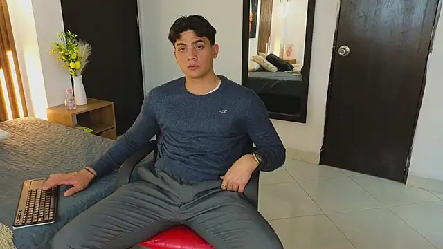 Snapshot of MrAdonis_ chatting on 15, 4, 2026 MrAdonis online show from 15, 4, 2026