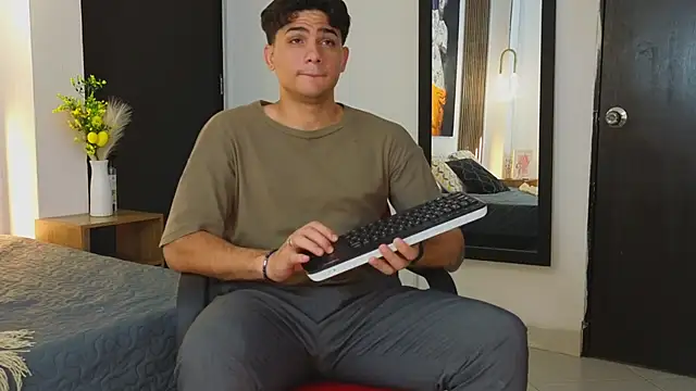 Snapshot of MrAdonis_ chatting on 16, 4, 2026 MrAdonis online show from 16, 4, 2026