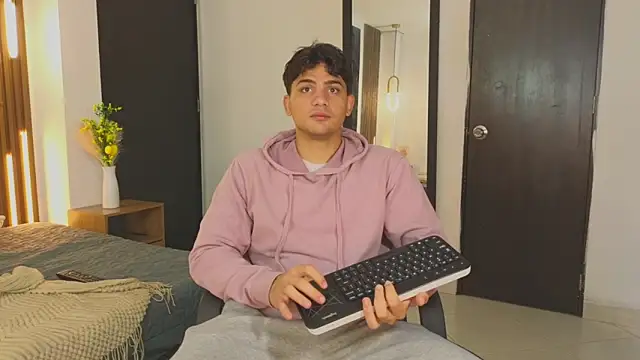 Snapshot of MrAdonis_ chatting on 20, 4, 2026 MrAdonis online show from 20, 4, 2026