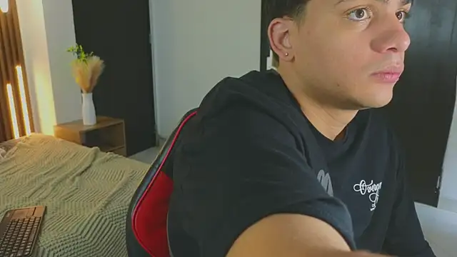 Snapshot of MrAdonis_ chatting on 23, 4, 2026 MrAdonis online show from 23, 4, 2026