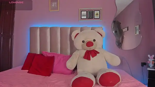 Snapshot of nikkita_dragon_ chatting on 7, 4, 2026 nikkita dragon online show from 7, 4, 2026