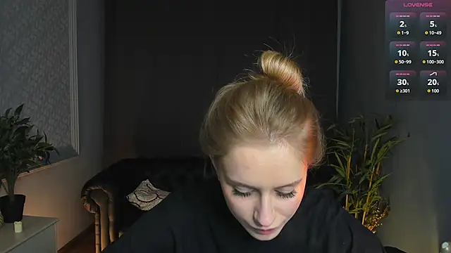 Snapshot of Mickey_Milk chatting on 8, 4, 2026 Mickey Milk online show from 8, 4, 2026