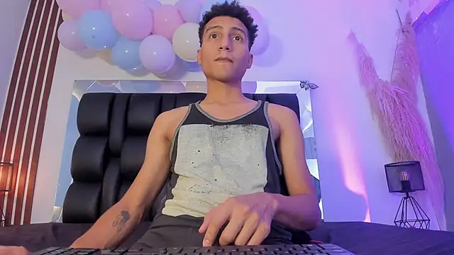 Snapshot of choco_dick_ chatting on 6, 4, 2026 choco dick online show from 6, 4, 2026