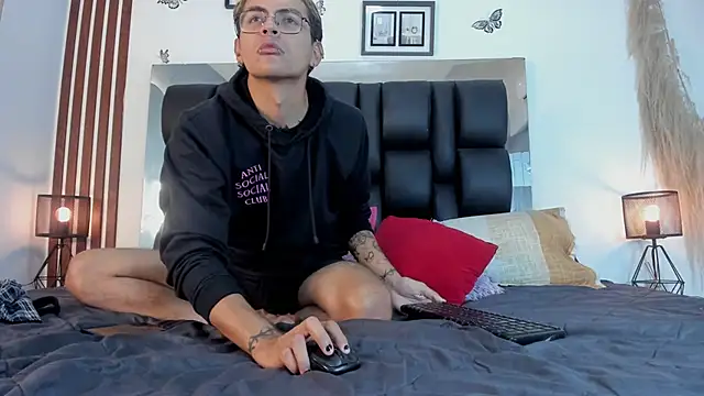 Snapshot of dalhia_and_hades chatting on 21, 3, 2026 dalhia and hades online show from 21, 3, 2026