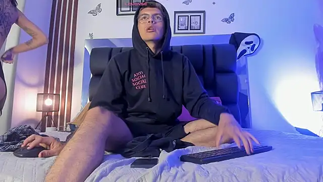 Snapshot of dalhia_and_hades chatting on 31, 3, 2026 dalhia and hades online show from 31, 3, 2026