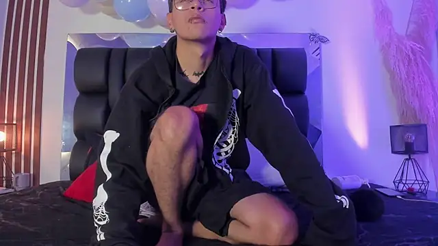 Snapshot of dalhia_and_hades chatting on 6, 4, 2026 dalhia and hades online show from 6, 4, 2026