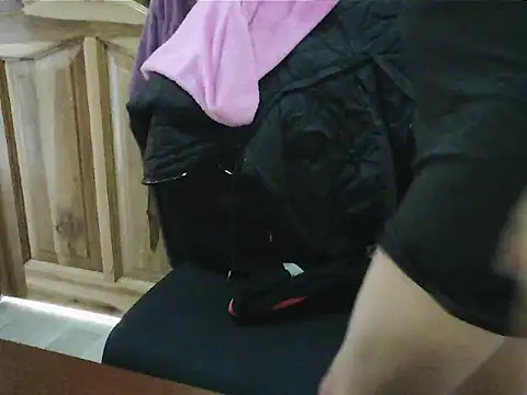 Snapshot of Erin_oficial chatting on 8, 4, 2026 Erin oficial online show from 8, 4, 2026