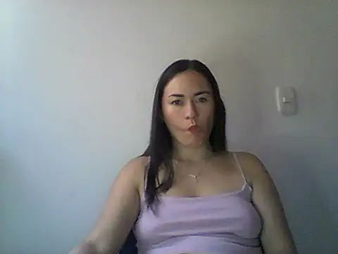 Snapshot of Erin_oficial chatting on 13, 4, 2026 Erin oficial online show from 13, 4, 2026
