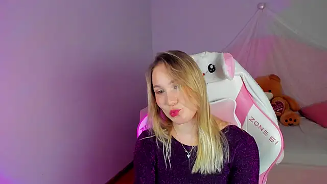 Snapshot of ElaraVoltage chatting on 16, 4, 2026 ElaraVoltage online show from 16, 4, 2026