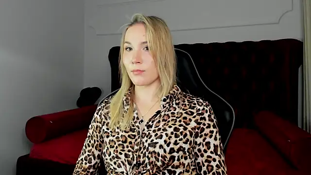 Snapshot of ElaraVoltage chatting on 20, 4, 2026 ElaraVoltage online show from 20, 4, 2026