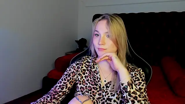 Snapshot of ElaraVoltage chatting on 21, 4, 2026 ElaraVoltage online show from 21, 4, 2026