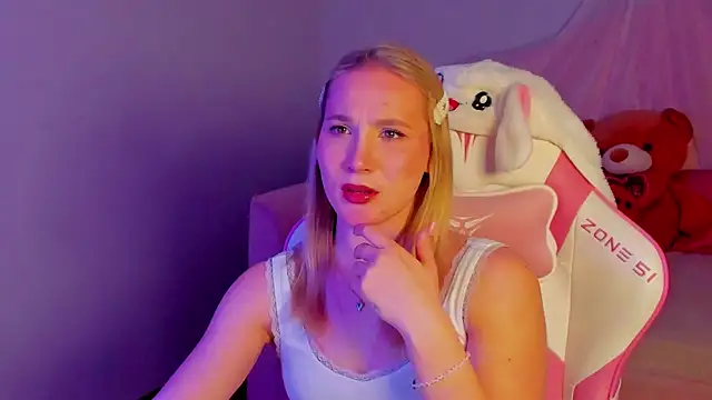 Snapshot of ElaraVoltage chatting on 30, 4, 2026 ElaraVoltage online show from 30, 4, 2026