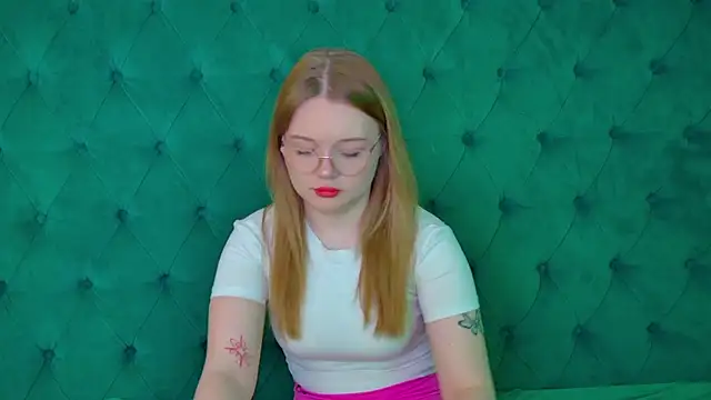 Snapshot of ElinaVale chatting on 23, 4, 2026 ElinaVale online show from 23, 4, 2026