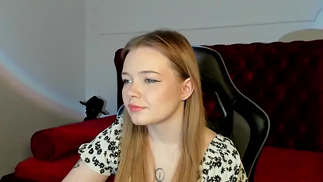 Snapshot of ElinaVale chatting on 4, 5, 2026 ElinaVale online show from 4, 5, 2026