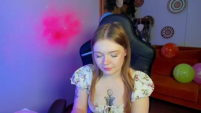 Snapshot of ElinaVale chatting on 12, 5, 2026 ElinaVale online show from 12, 5, 2026