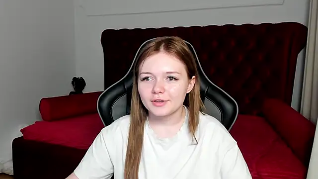 Snapshot of ElinaVale chatting on 11, 6, 2026 ElinaVale online show from 11, 6, 2026