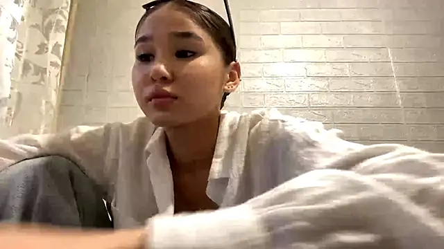 Snapshot of CatherineForbes chatting on 29, 4, 2026 CatherineForbes online show from 29, 4, 2026